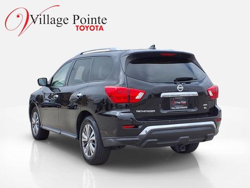 Used 2020 Nissan Pathfinder SL image 4