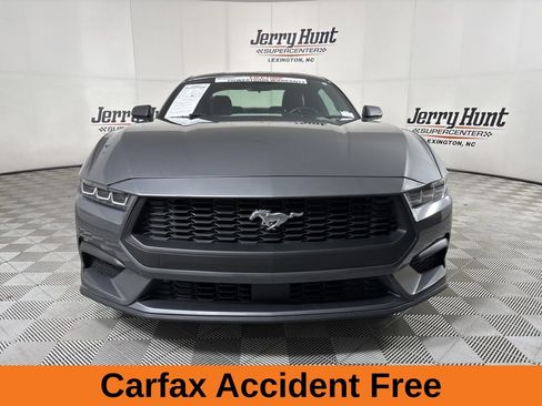 Used 2024 Ford Mustang Coupe image 3