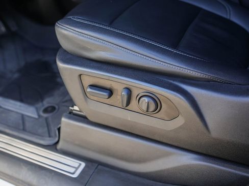 Used 2022 Chevrolet Silverado 2500 LT w/ Convenience Package image 8