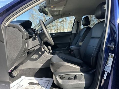 Used 2021 Volkswagen Tiguan SE image 12