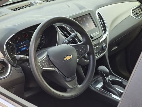 Used 2023 Chevrolet Equinox LT image 18