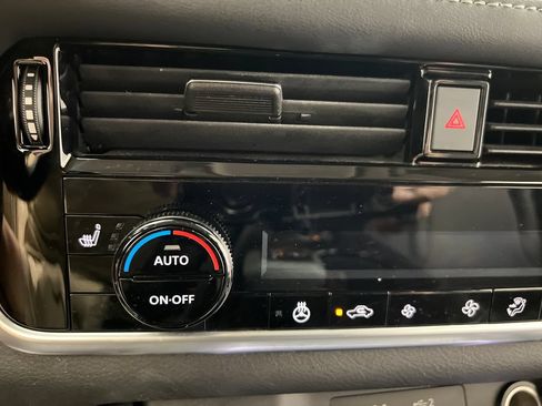 Used 2024 Nissan Rogue SL AWD/4WD image 54