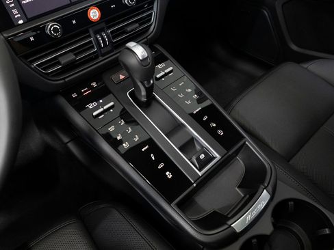 New 2026 Porsche Macan AWD/4WD image 17