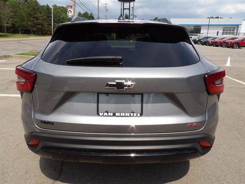 Certified 2024 Chevrolet Trax RS w/ Sunroof Package FWD image 4