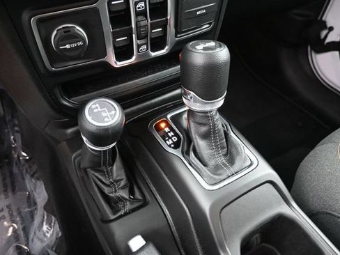 Used 2025 Jeep Wrangler Unlimited Sahara AWD/4WD image 26