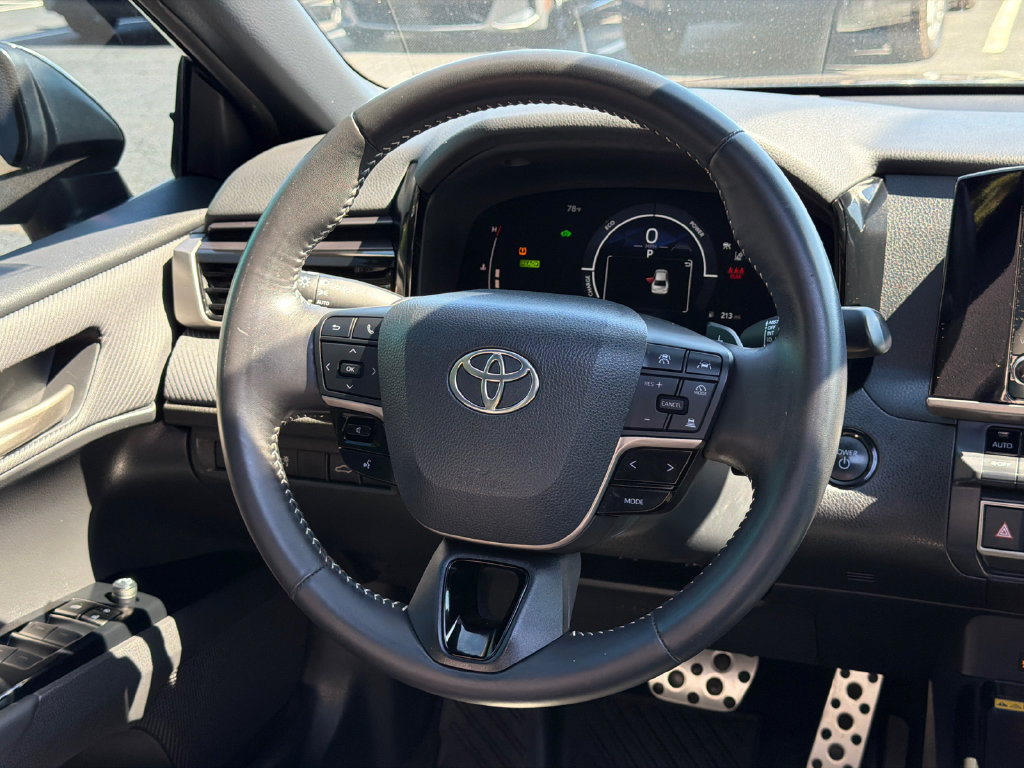 Used 2025 Toyota Camry SE w/ Convenience Package FWD image 28