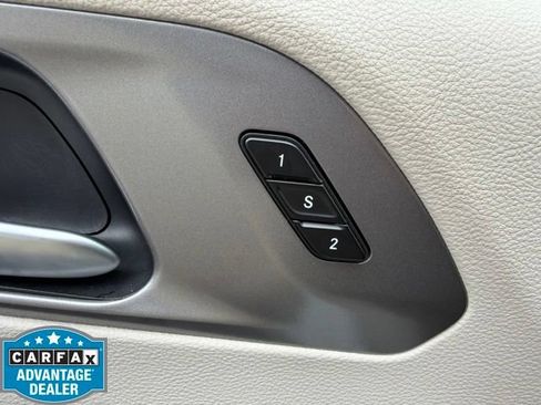 Used 2024 Chrysler Pacifica Limited FWD image 16