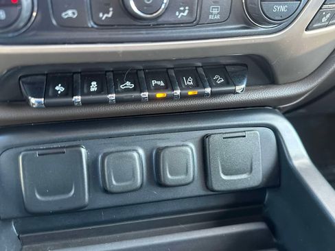 Used 2017 GMC Sierra 2500 Denali w/ Suspension Package, Off-Road image 28