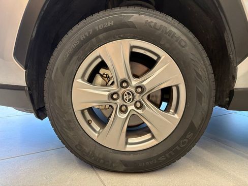 Used 2025 Toyota RAV4 XLE FWD image 39