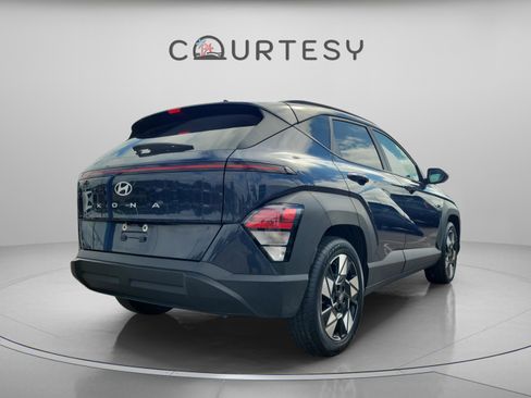 Used 2024 Hyundai Kona SEL image 3