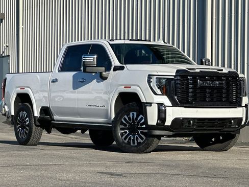 Used 2024 GMC Sierra 2500 Denali Ultimate AWD/4WD image 2