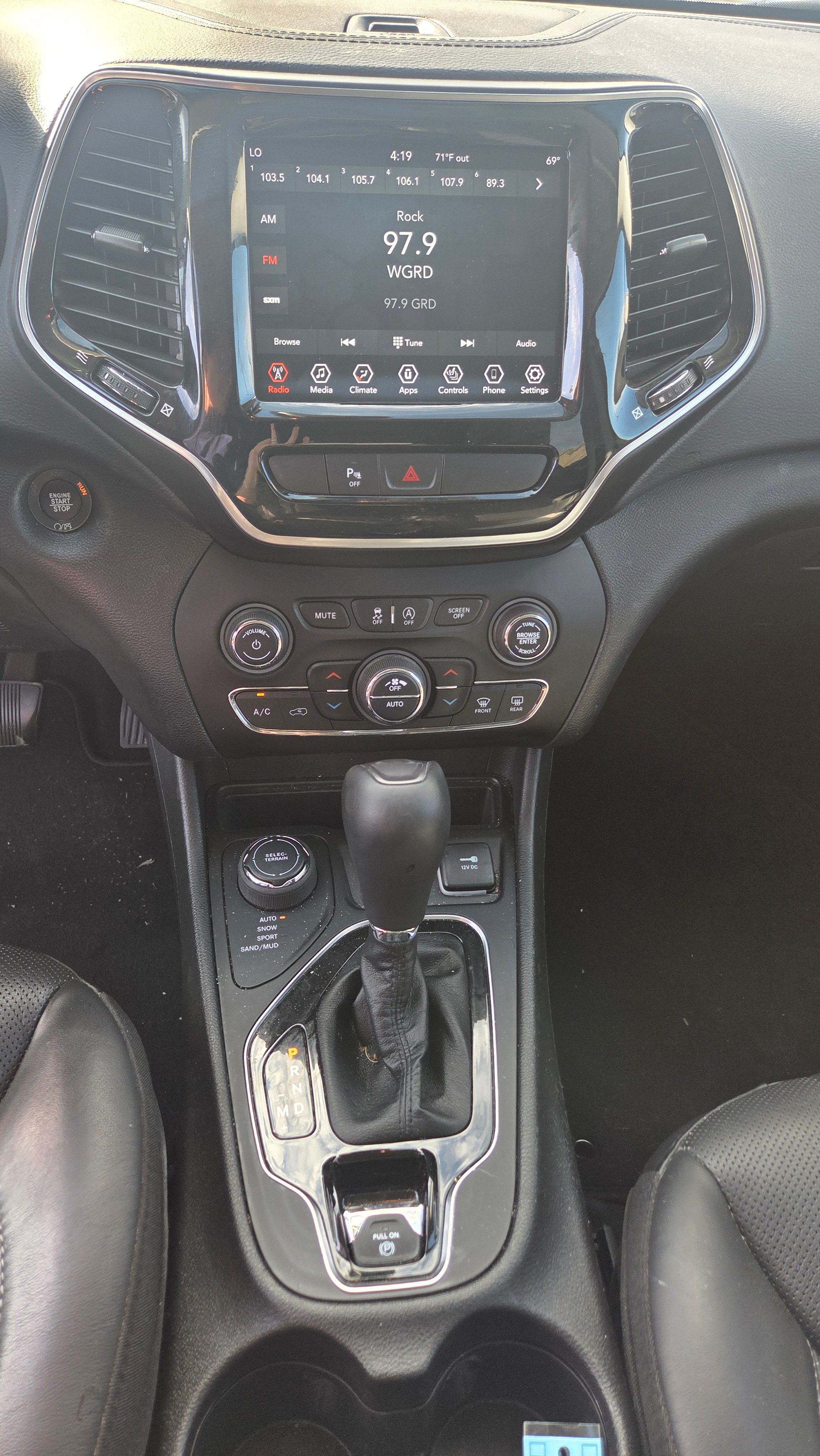 Used 2019 Jeep Cherokee Limited w/ Trailer Tow Group AWD/4WD image 16