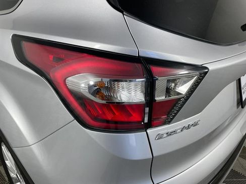 Used 2018 Ford Escape SE FWD image 19