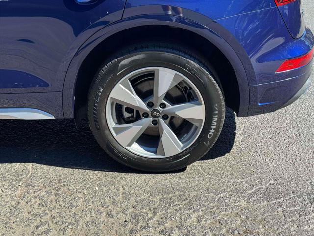 Used 2023 Audi Q5 2.0T Premium w/ Convenience Package AWD/4WD image 11