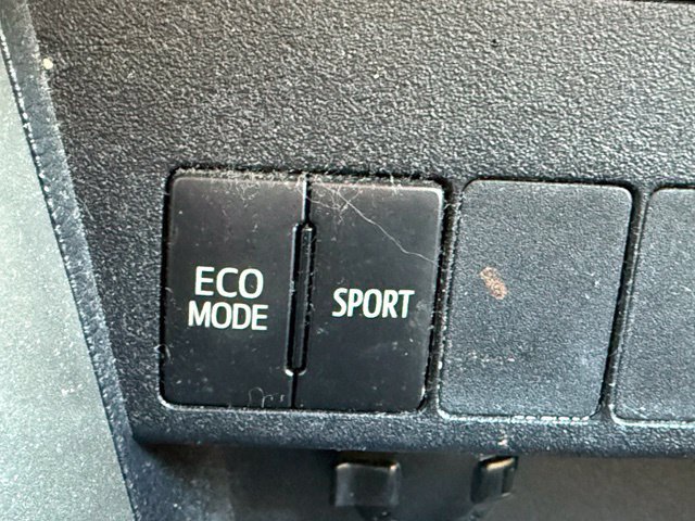 Used 2014 Toyota RAV4 LE AWD/4WD image 17
