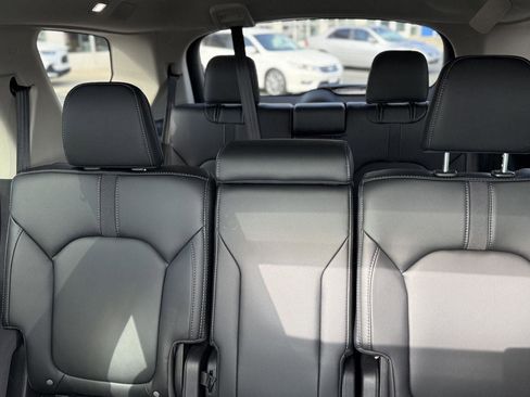 Certified 2025 Honda Pilot Touring image 21