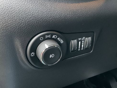 Used 2024 Jeep Compass Latitude image 26