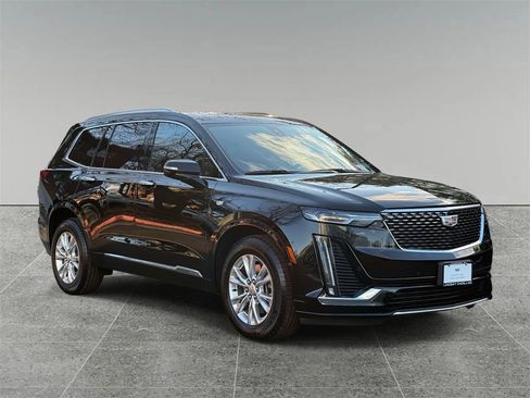 Used 2025 Cadillac XT6 Luxury image 9