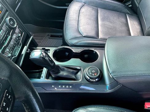 Used 2017 Ford Explorer XLT w/ XLT Technology Feature Bundle image 18