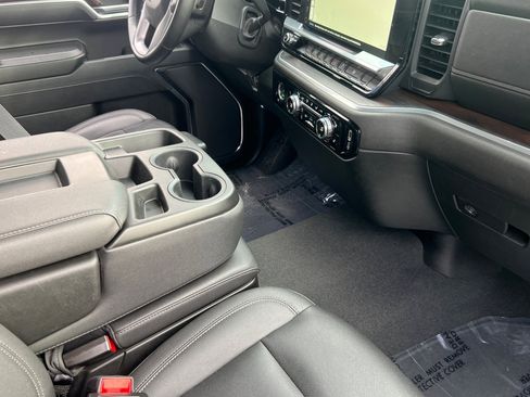 Used 2024 GMC Sierra 1500 SLT image 12