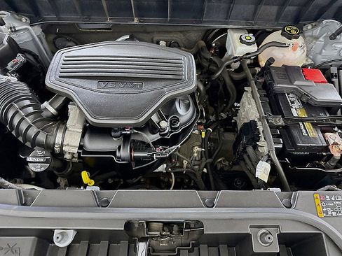 Used 2019 GMC Acadia SLT AWD/4WD image 32