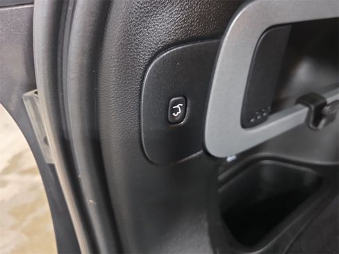 Used 2017 Jeep Cherokee Trailhawk w/ Comfort & Convenience Group image 13