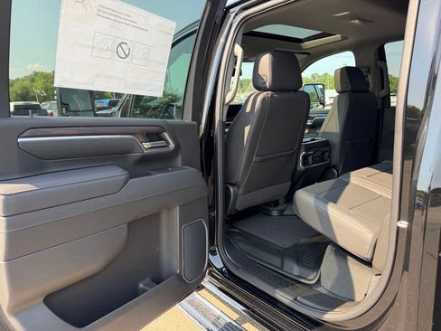 New 2025 GMC Sierra 2500 SLT w/ SLT Premium Package AWD/4WD image 18