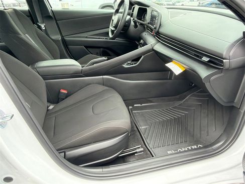 Certified 2025 Hyundai Elantra Sport image 13