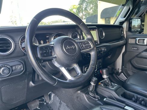 Used 2019 Jeep Wrangler Unlimited Sahara w/ Quick Order Package 24M Moab AWD/4WD image 13