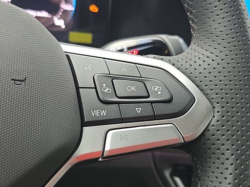 New 2026 Volkswagen Tiguan SE R-Line FWD image 18