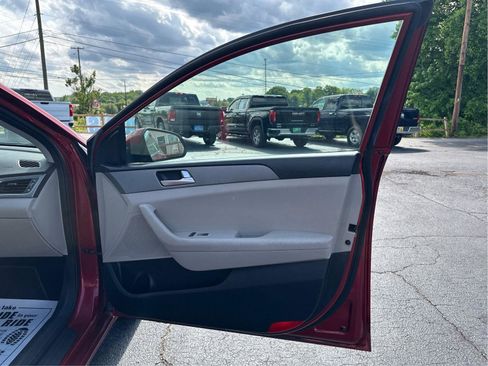 Used 2015 Hyundai Sonata SE FWD image 9