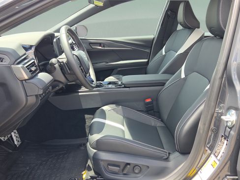 Used 2026 Toyota Camry SE FWD image 11