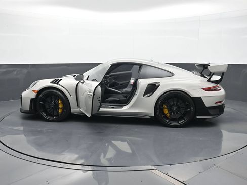 Certified 2019 Porsche 911 GT2 RS w/ Weissach Package RWD image 26