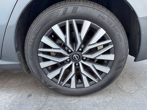 Used 2025 Nissan Altima 2.5 SV FWD image 30