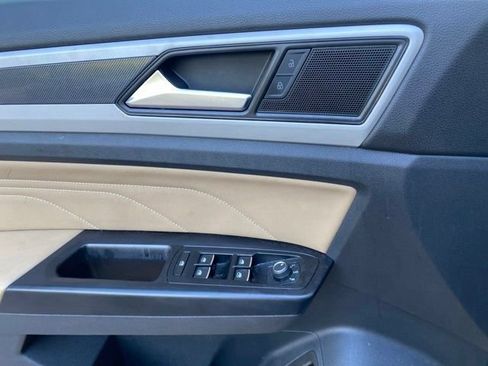 Used 2021 Volkswagen Atlas Cross Sport SE w/ Panoramic Sunroof Package FWD image 21