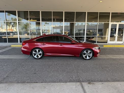 Used 2018 Honda Accord Touring image 4