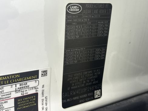 Used 2023 Land Rover Discovery Metropolitan Edition image 26