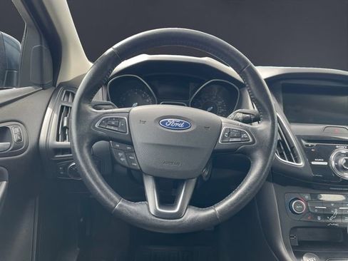 Used 2018 Ford Focus SEL w/ Cold Weather Package FWD image 12
