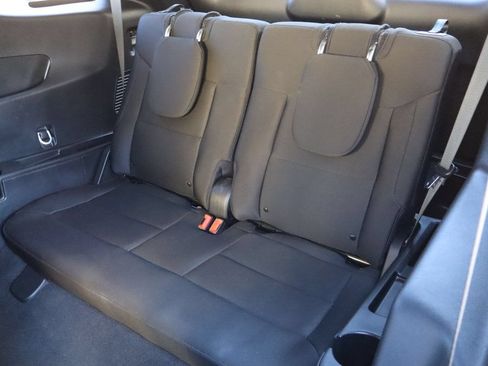 Used 2023 Ford Explorer XLT AWD/4WD image 6