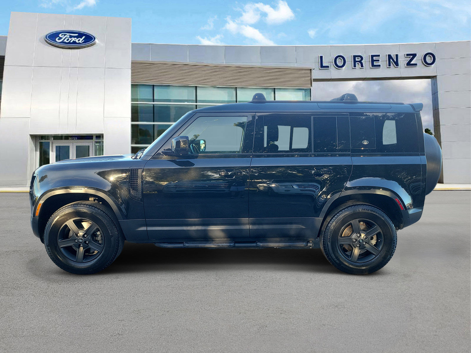 Used 2023 Land Rover Defender 110 AWD/4WD image 8