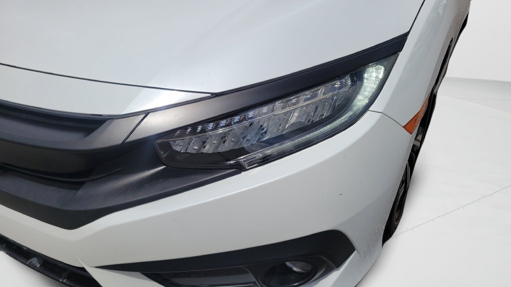 Used 2018 Honda Civic Touring image 25