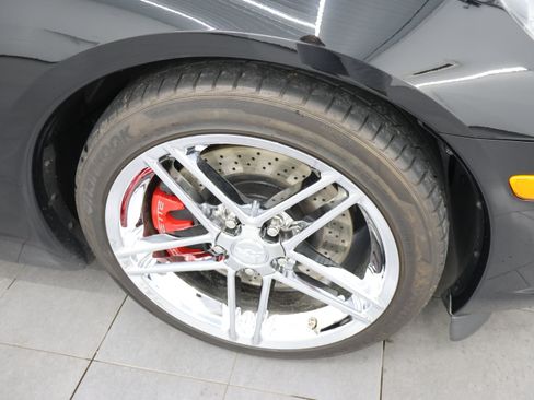 Used 2005 Chevrolet Corvette Coupe w/ Preferred Equipment Group RWD image 3