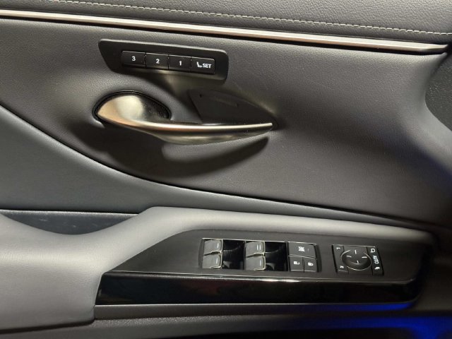 Certified 2025 Lexus ES 300h F Sport w/ Accessory Package (Z2) FWD image 20