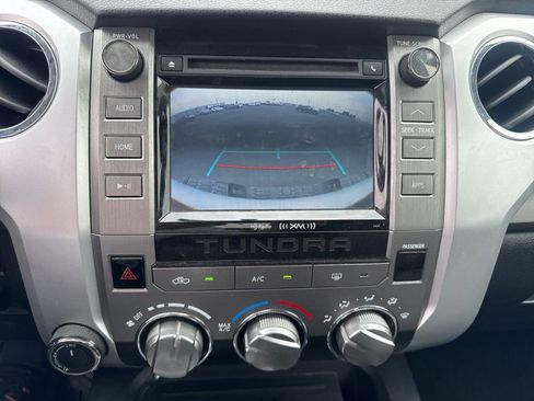 Used 2017 Toyota Tundra SR5 w/ SR5 Upgrade Package AWD/4WD image 18