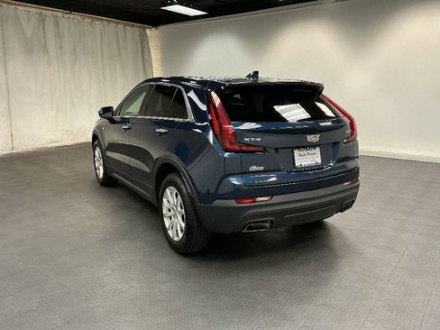 Used 2019 Cadillac XT4 Luxury w/ Cold Weather Package FWD image 3