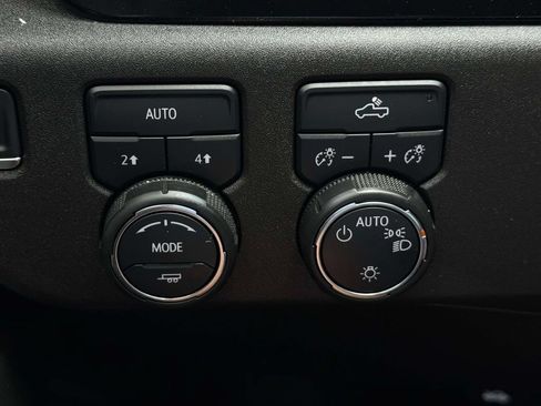 Used 2024 Chevrolet Silverado 1500 LT AWD/4WD image 20