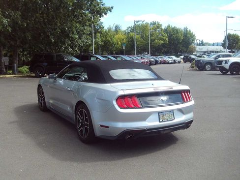 Used 2018 Ford Mustang Premium RWD image 3