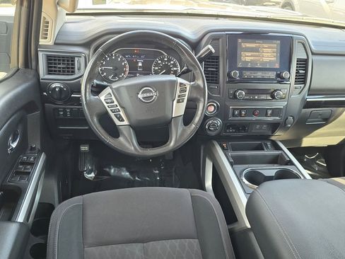 Used 2024 Nissan Titan SV w/ SV Convenience Package image 11