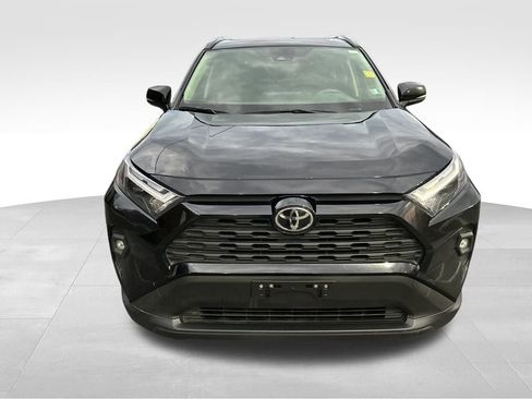 Used 2023 Toyota RAV4 XLE Premium image 8