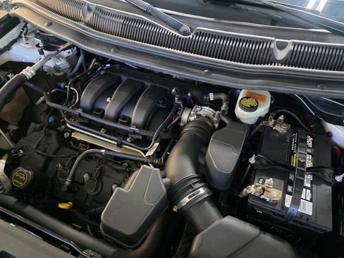 Used 2016 Ford Explorer XLT image 38